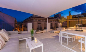 No turistic rental, Duplex penthouse in the historic center, Valencia, ideal for those looking to stay in the city for a season, including professionals and students